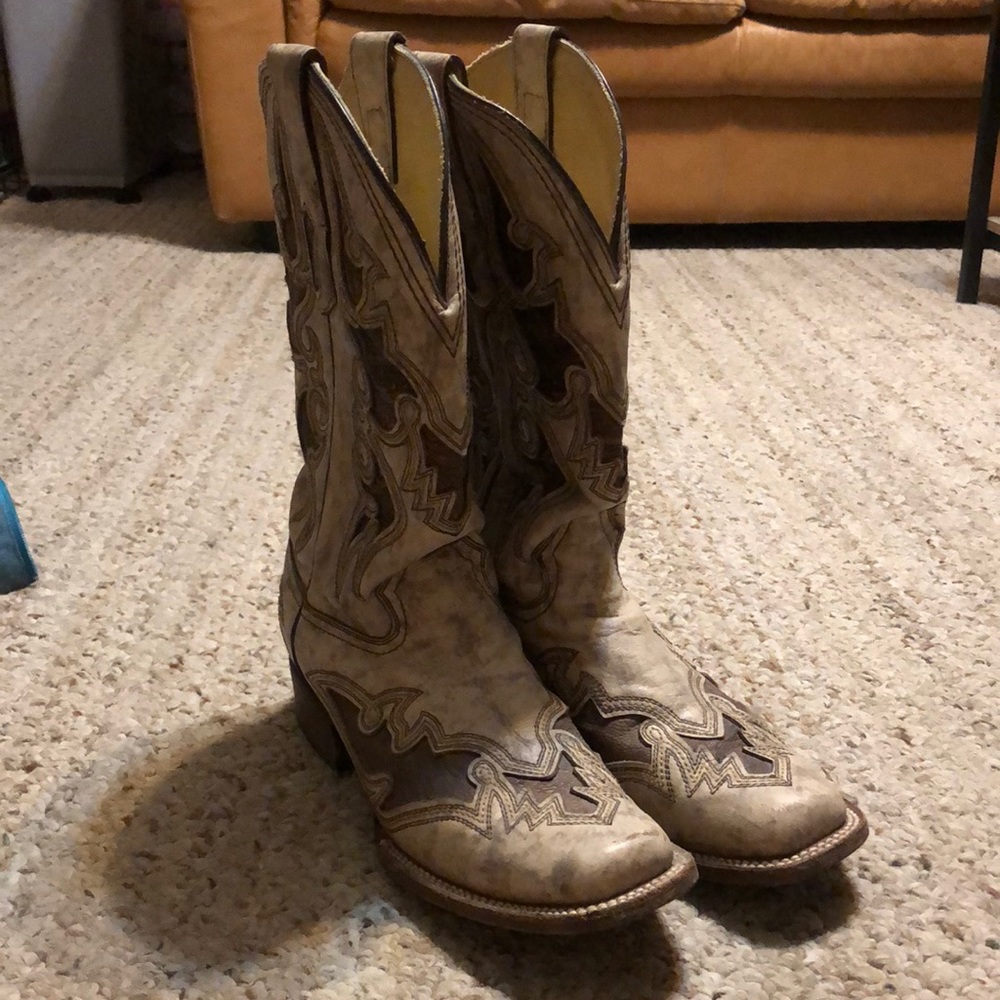 Corral white inlay boots